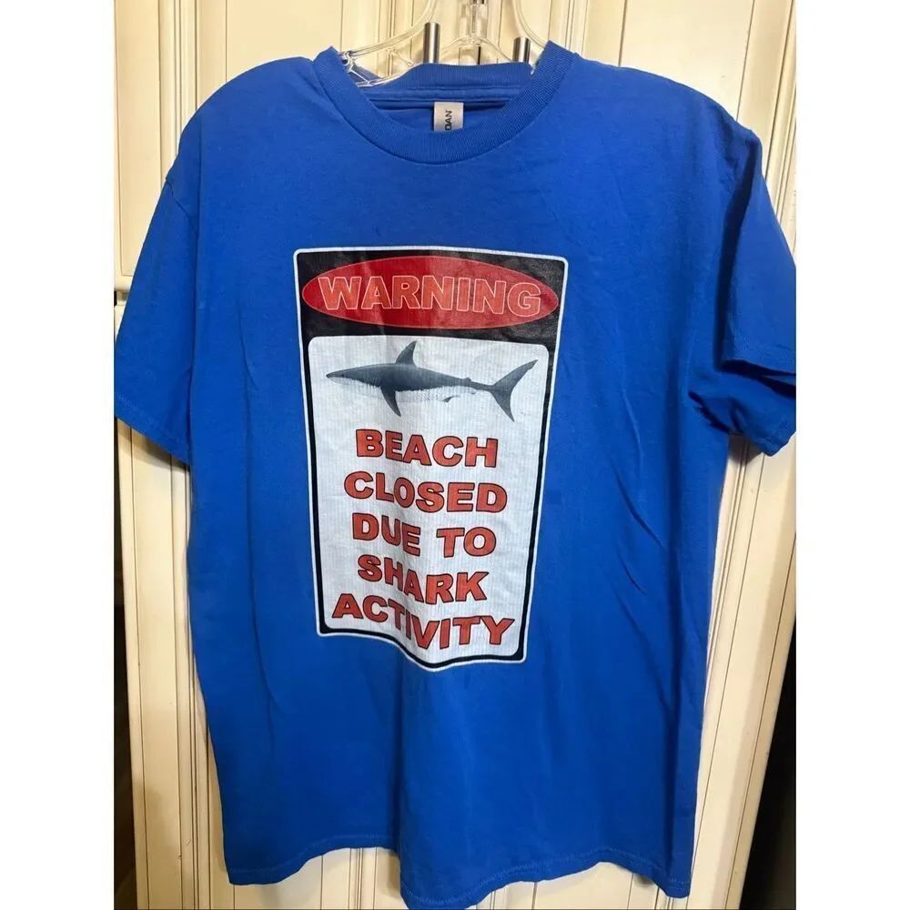 Gildan Youth Beach Closed Graphic Short Sleeve Cotton T-Shirt Blue Size Medium